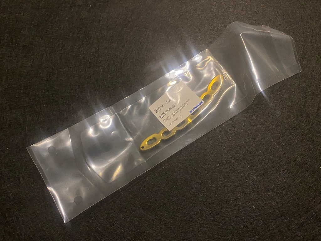 y*i様 VeroCity - 三PLUS-ES Synthes 04.112.081 3.5mm Titanium LCP Superior Clavicle Plate, Left