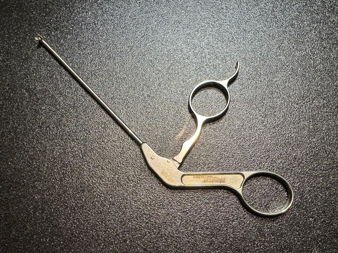 Handle photo of Stryker Conquest 300-034-400 Arthroscopic Rotary Punch, 90° Right, 3.4mm