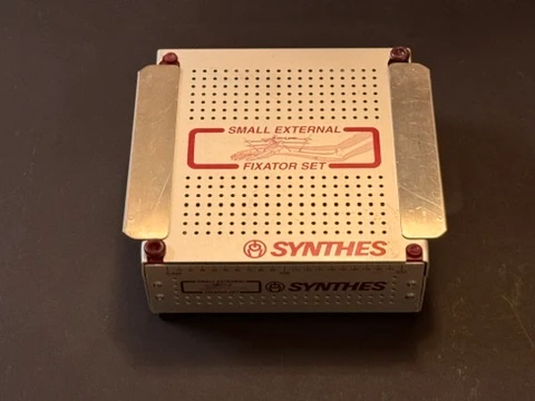 Case photo of Synthes 186.430 Small External Fixator Set
