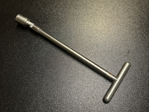 Synthes SD393.103 Combi T-Handle, 11mm Nut for Schanz Screws For Sale