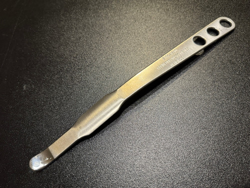Synthes 399.21 Hohmann Retractor, Short Narrow Tip, 18mm