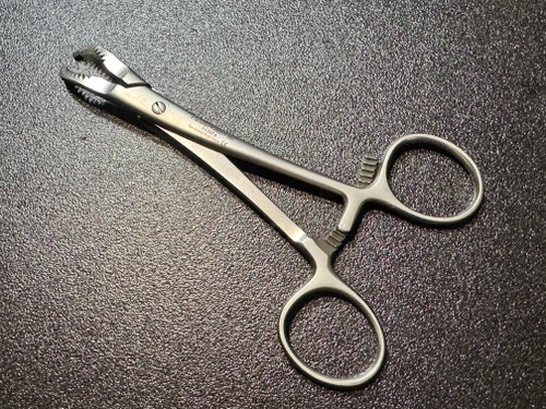 Handle photo of V. Mueller OS911-003 Lobster Claw Reduction Forceps, 5.5"