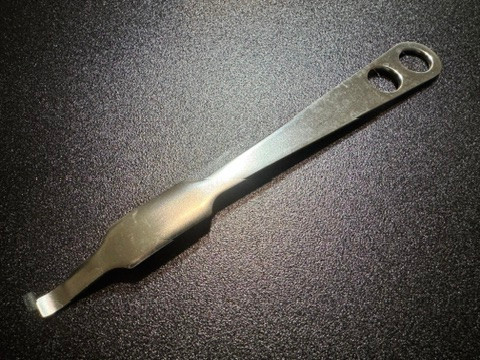 Synthes 399.25 Hohmann Retractor, 22mm, Broad Tip, 9.5