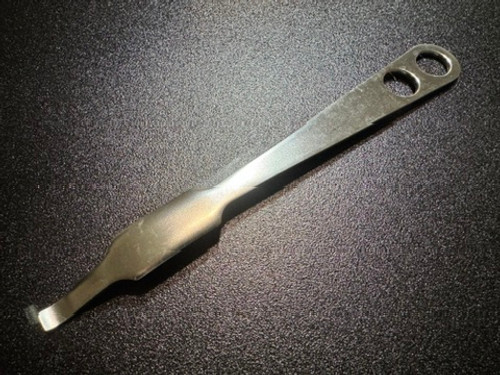 Photo of Synthes 399.25 Hohmann Retractor, 22mm, Broad Tip, 9.5"