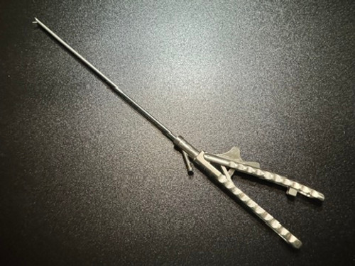 Top photo of Ethicon SRNH1 Laparoscopic Self-Righting Needle Holder, 5mm X 30cm Top photo of Ethicon SRNH1 Laparoscopic Self-Righting Needle Holder, 5mm X 30cm