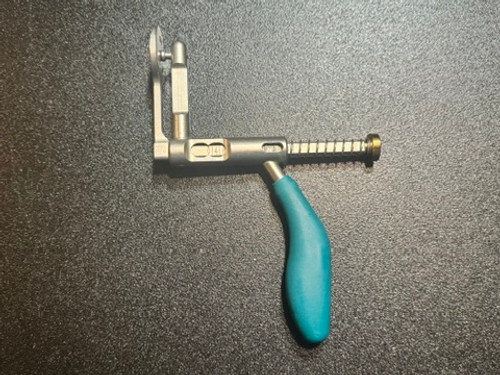 Left side photo of Stryker Triathlon 6541-3-602 Patella Caliper