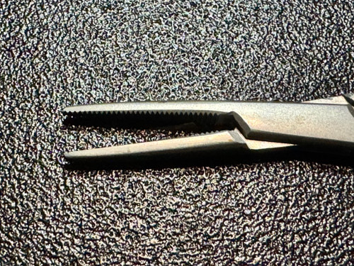 Jaw photo of Jarit 107-100 Halsted Mosquito Forceps, STR, 5"