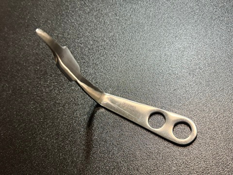 Handle photo of OrthoMed 86-0120 Right Angle Hohmann Retractor 18mm