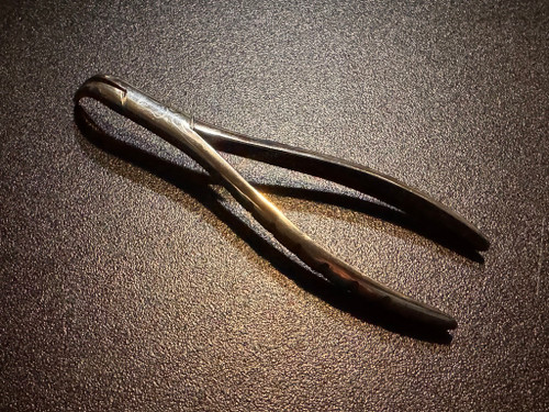 Handle photo of Hu-Friedy F301 Serrated Root Forceps