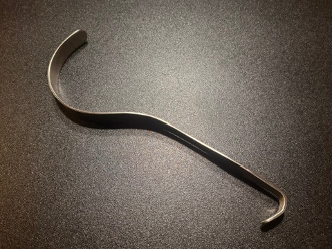 Side photo of V. Mueller SU3303 Deaver Retractor 1" X 12.3"