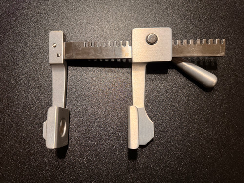 Photo of V. Mueller CH1211 Aluminum Finochietto Pediatric Rib Spreader