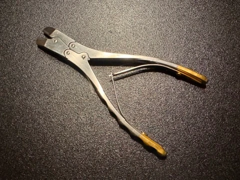 Handle photo of Synthes 391.905 Standard Cable Cutter, TC, 6.75"