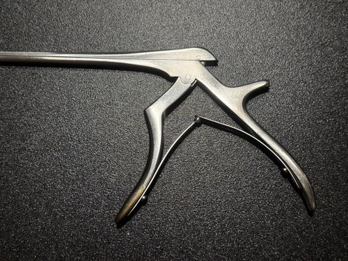 Handle photo of Aesculap FF727R Kerrison Rongeur 4mm, 40° Up, 8"