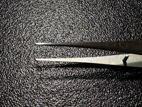 Jaw photo of Aesculap OC024R X-Fine Iris Forceps, STR, 1 X 2, 4"