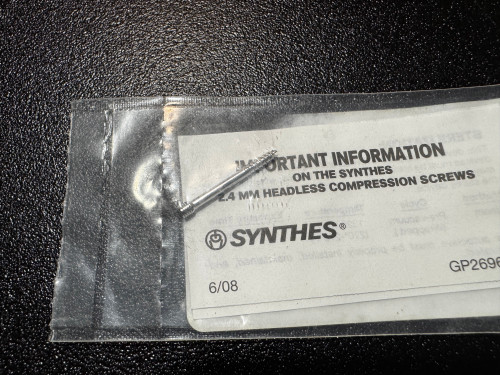 Screw photo of Synthes 02.226.324 Headless Compression Screw, Long Thread, 24mm