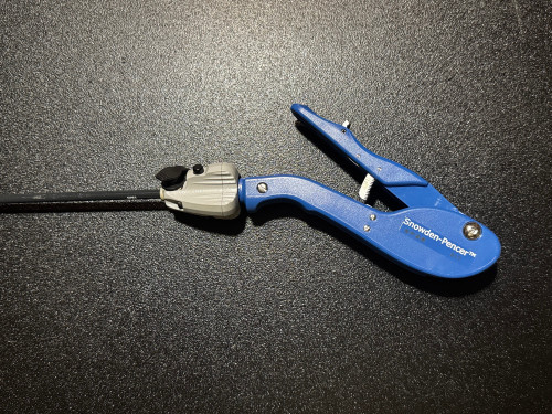 Handle photo of Snowden-Pencer SP98-8327 Laparoscopic Mayfield Flip Needle Holder, 5mm X 36cm