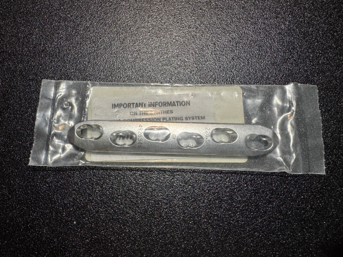 Plate photo of Synthes 226.561 4.5mm Broad LCP Plate, 6H, 116mm