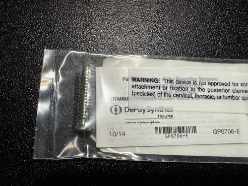 Screw photo of Synthes 458.936 5.0mm Titanium Locking Screw 36mm