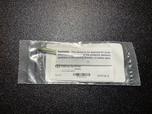 Screw photo of Synthes 458.956 5.0mm Titanium Locking Screw 56mm