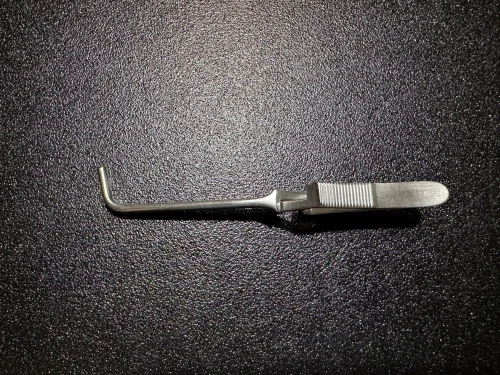 Side photo of Codman 37-1048 Gregory Bulldog Clamp, ANG, 3.5"