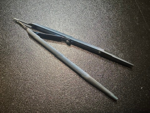 Handle photo of Codman 80-6006 E-Series Titanium Needle Holder, CVD, 6"