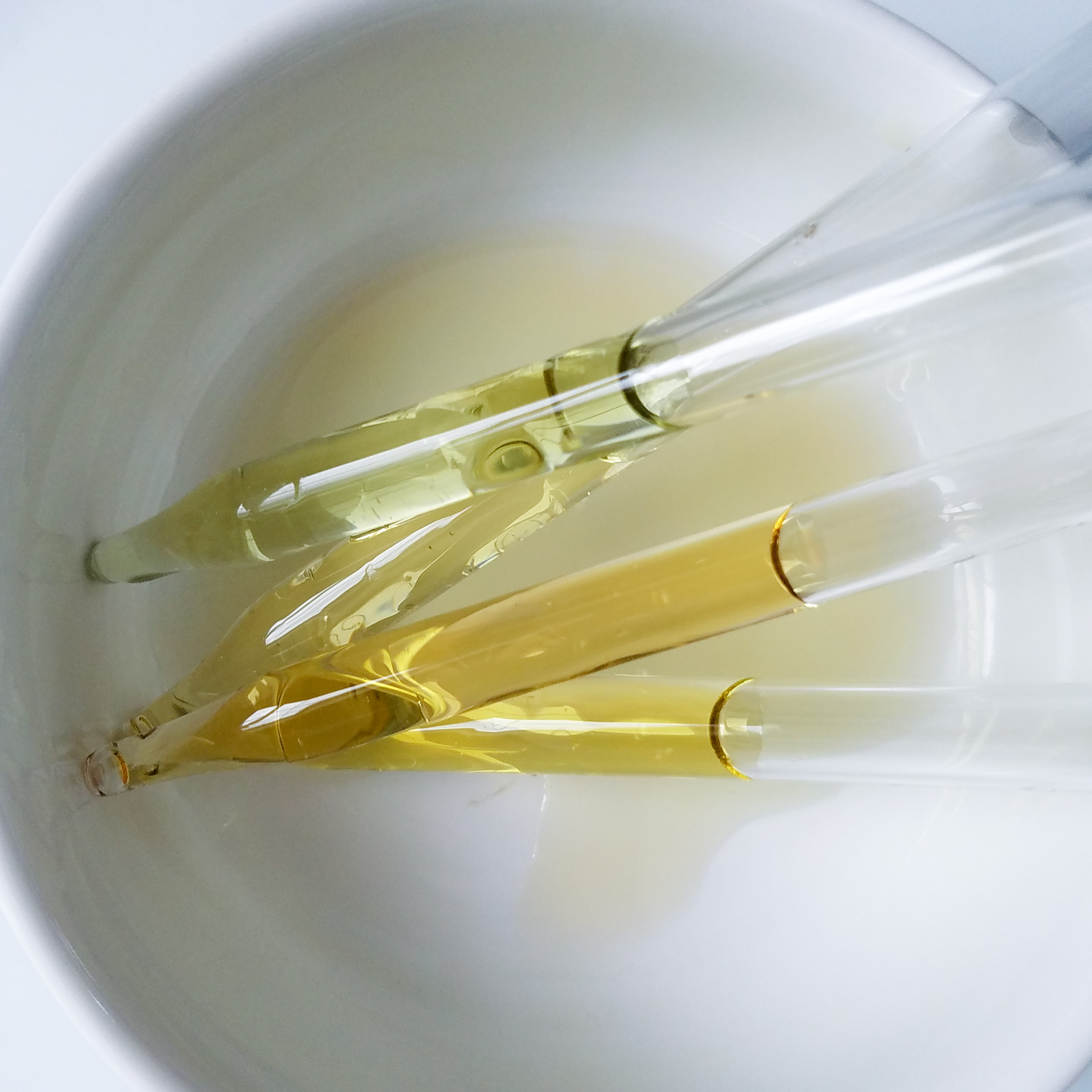 The Benefits of Oil and Water-Based Serums