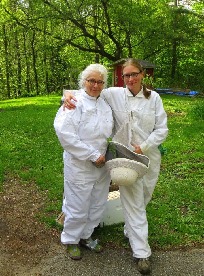 Aunt Jennie & Cousin Molly in bee gear