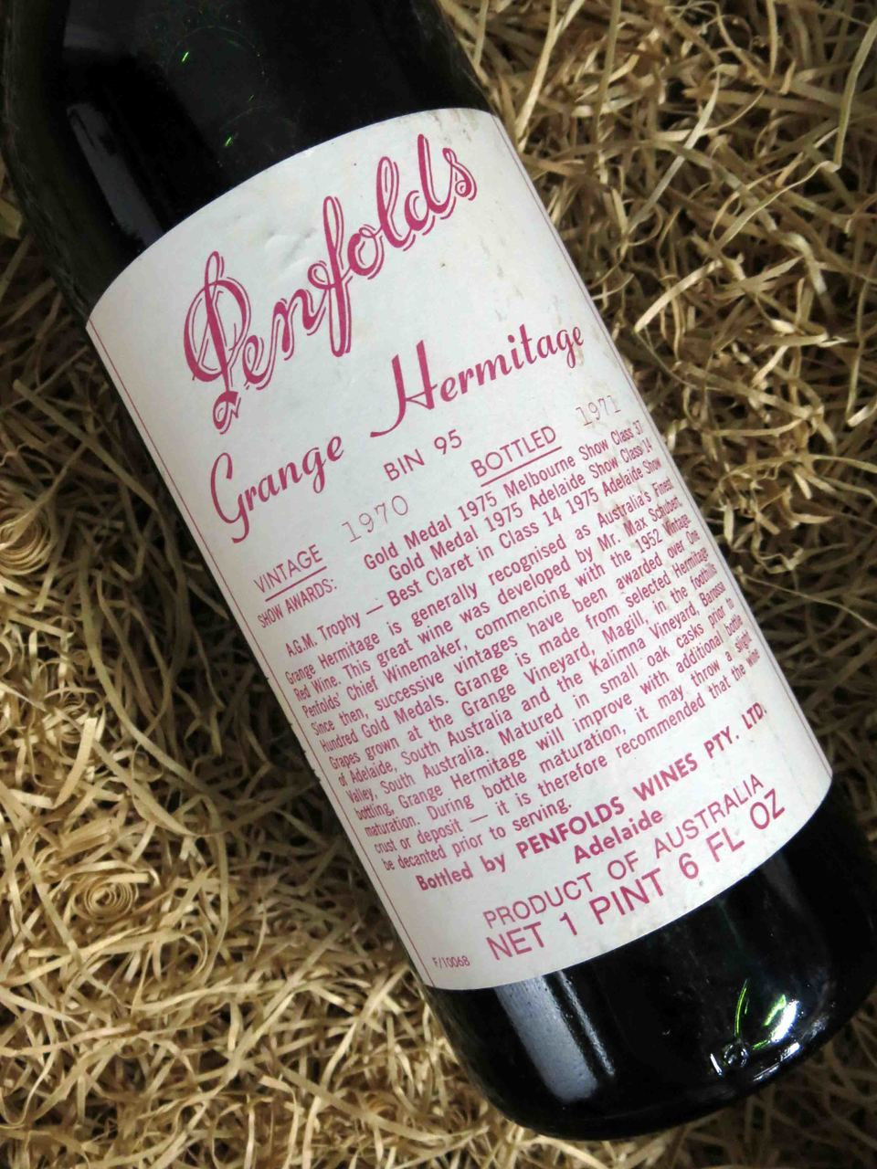 SOLD-OUT] Penfolds Grange 1970 (Base of Neck Level) (Minor Damaged