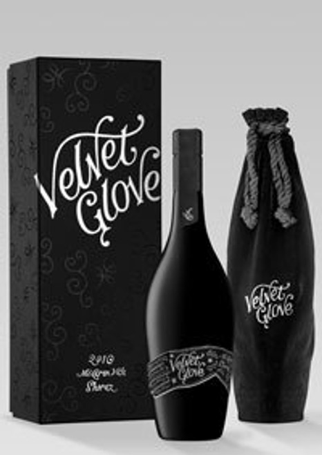 Mollydooker Velvet Glove Shiraz 2010