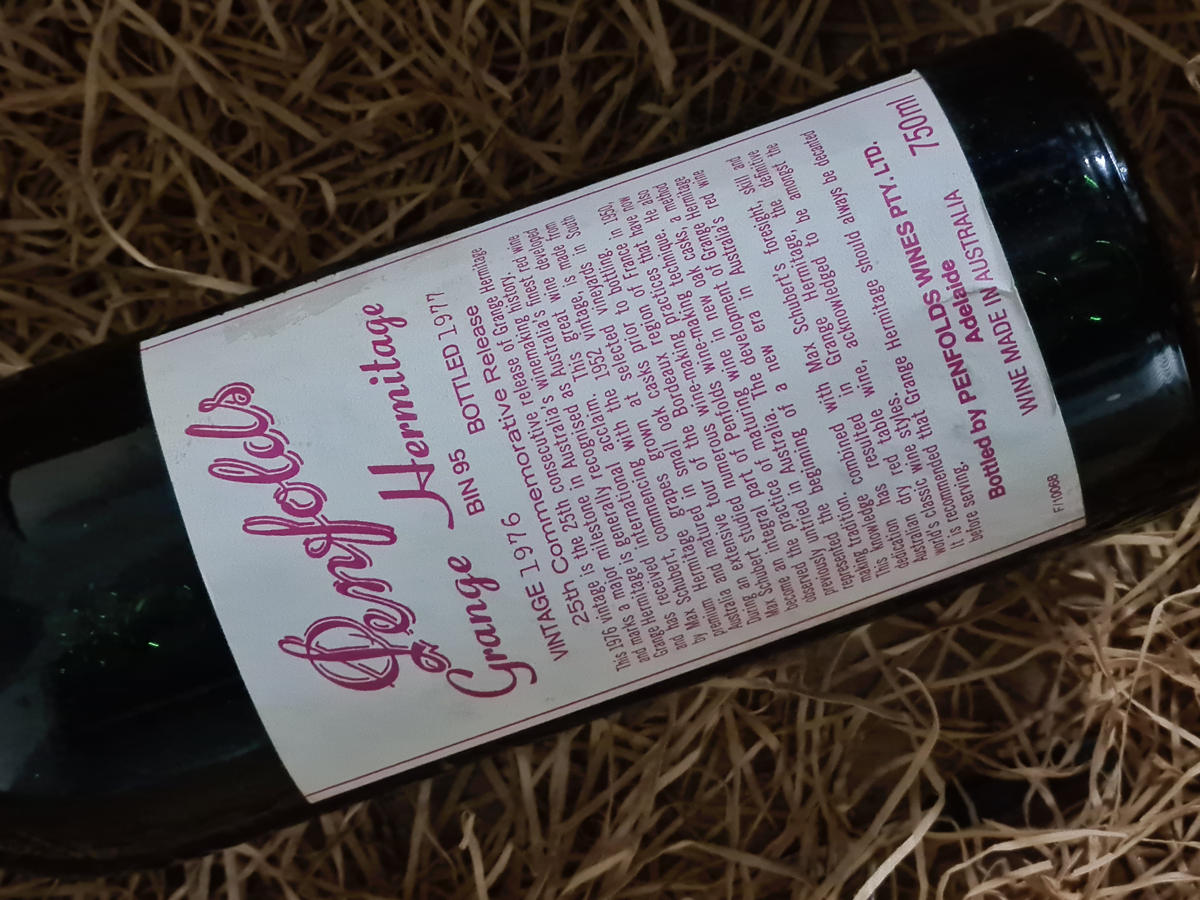 SOLD-OUT] Penfolds Grange 1976 (Very High Shoulder Level) (Minor