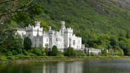 Exploring ​Kylemore Abbey and Connemara Ireland | Dallaswear