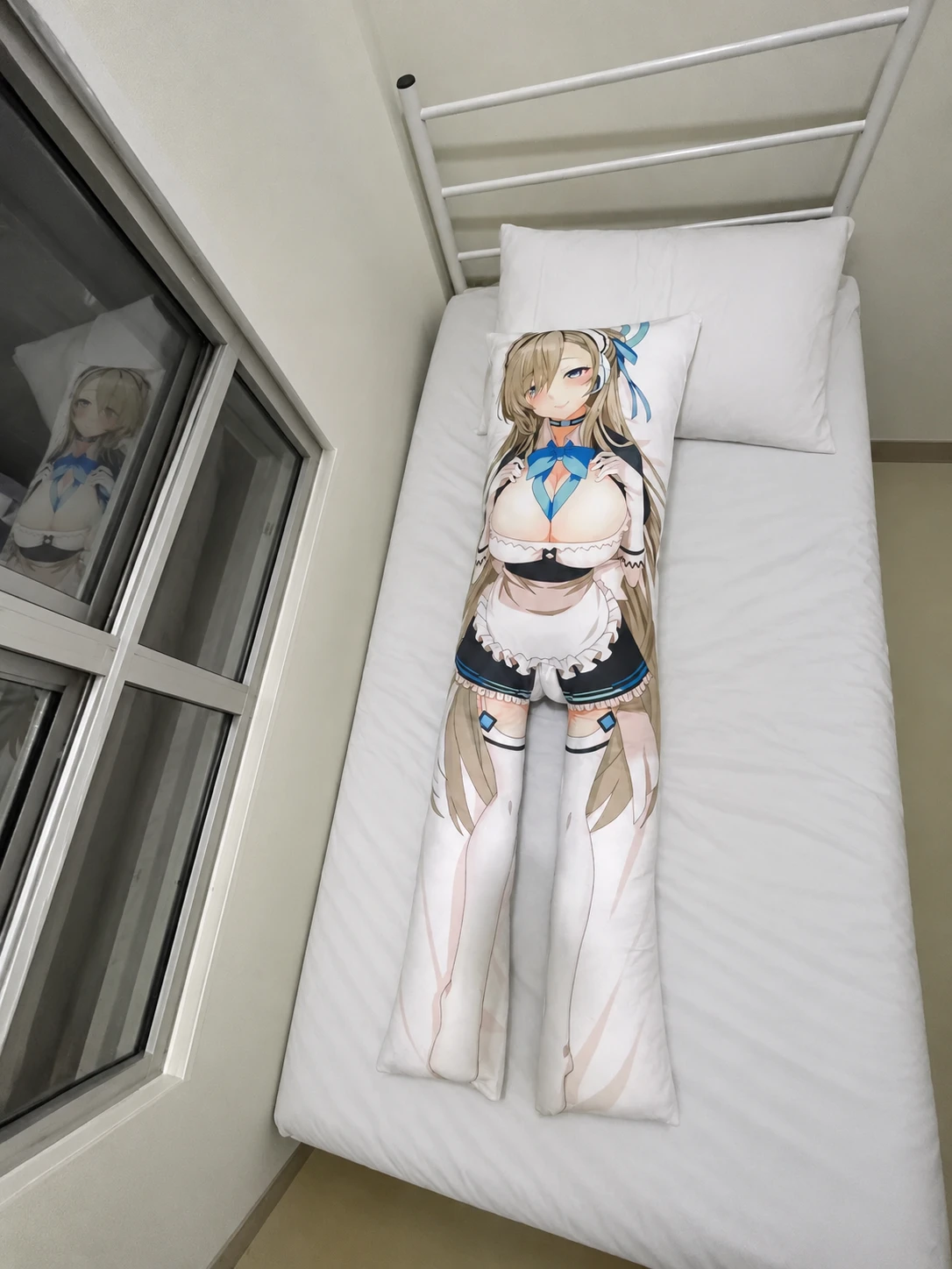 2-Legs dakimakura in a tidy bedroom