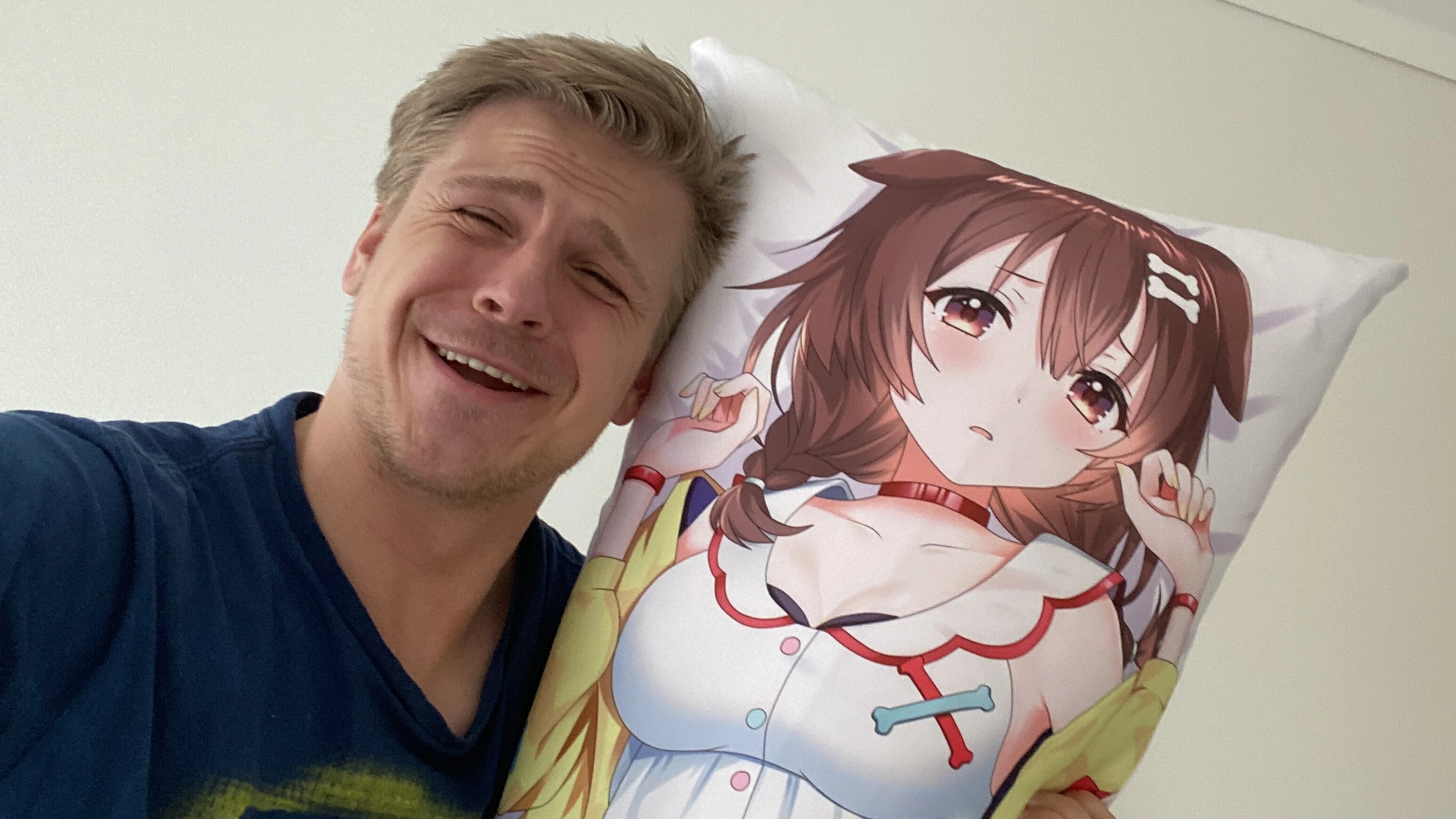 Customer with an anime body pillow in Norway