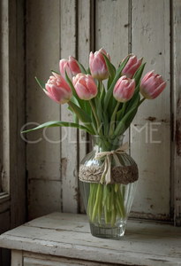 TUL002 Bouquet of Pink Tulips in Glass Vase