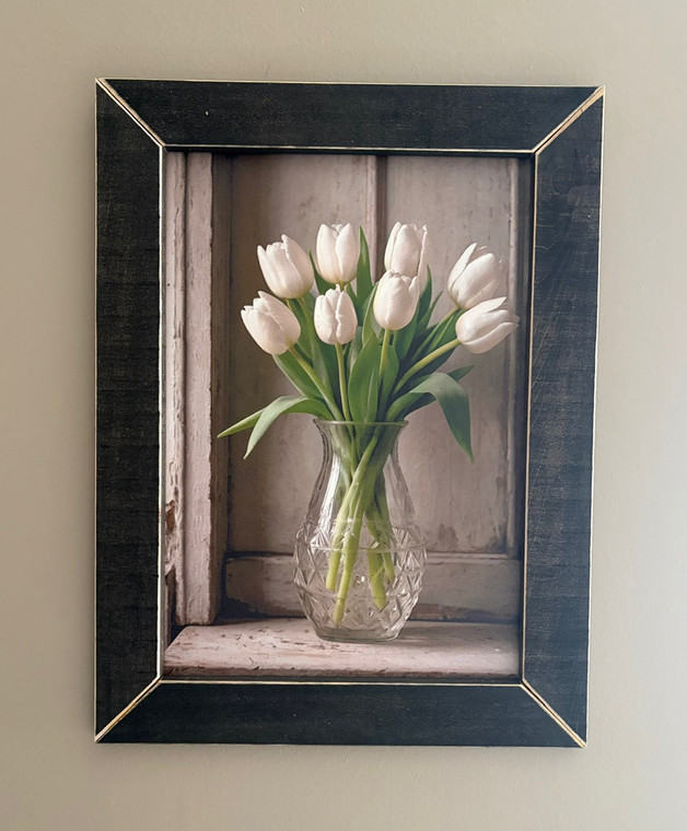 TUL004 Bouquet of White Tulips in Glass Vase