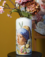 Cilindervaas Meisje met de parel van Heinen Delfts Blauw Cilindervaas Meisje met de parel van Heinen Delfts Blauw