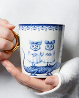 Een Delfts blauwe mok met het sterrenbeeld tweelingen erop van Heinen Delfts Blauw Een Delfts blauwe mok met het sterrenbeeld tweelingen erop van Heinen Delfts Blauw