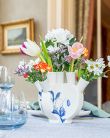 Hartvormige tulpenvaas uit de Sharing Moments collectie van Heinen Delfts Blauw
