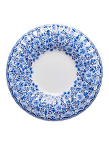 Handgeschilderd wandbord met bloemmotief en ribbelrand in Delfts blauw Handgeschilderd wandbord met bloemmotief en ribbelrand in Delfts blauw