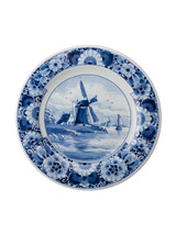 Handgeschilderd wandbord met Hollands molenlandschap in Delfts blauw  Handgeschilderd wandbord met Hollands molenlandschap in Delfts blauw