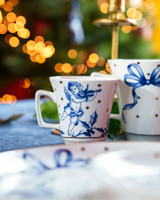 kersttafel gedekt met koffiemok uit de collectie van Sharing Moments - Kerstservies met engel
