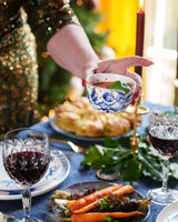 Delfts Blauw kersttafel met het schaaltje met tomaten soep van Sharing Moments - Janny van der Heijden