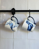 Delfts blauwe dieren mokken van Heinen Delfts Blauw hangend