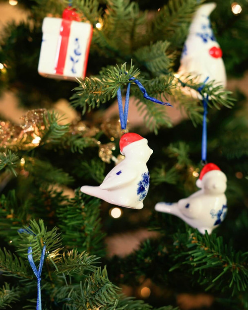 Kerstornament Vogel met kerstmuts - Links - Keramiek - 6 cm
