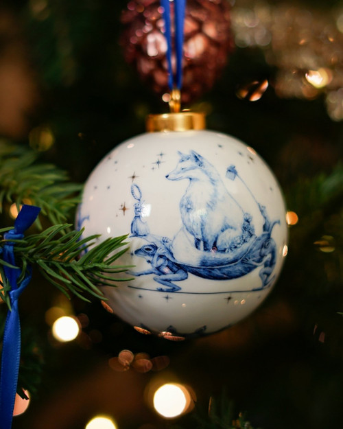 Delfts blauwe kerstbal van Heinen Delfts Blauw met het sterrenbeeld maagd