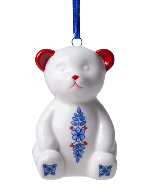 Een kersthanger in de vorm van een schattige teddybeer.