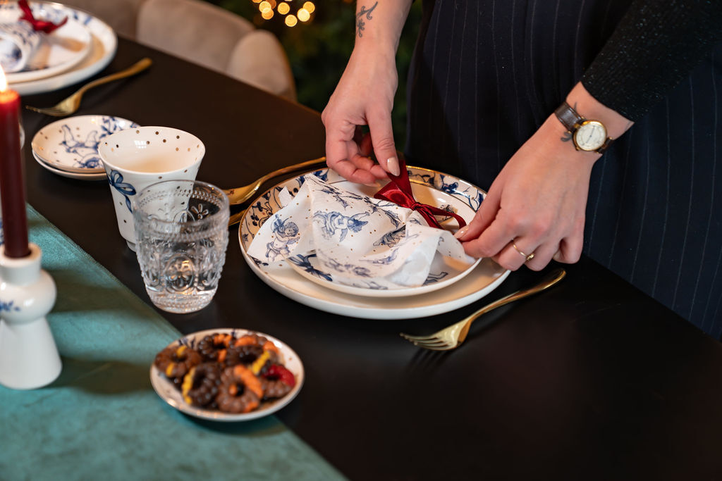 Folding Napkins as Festive Table Decoration