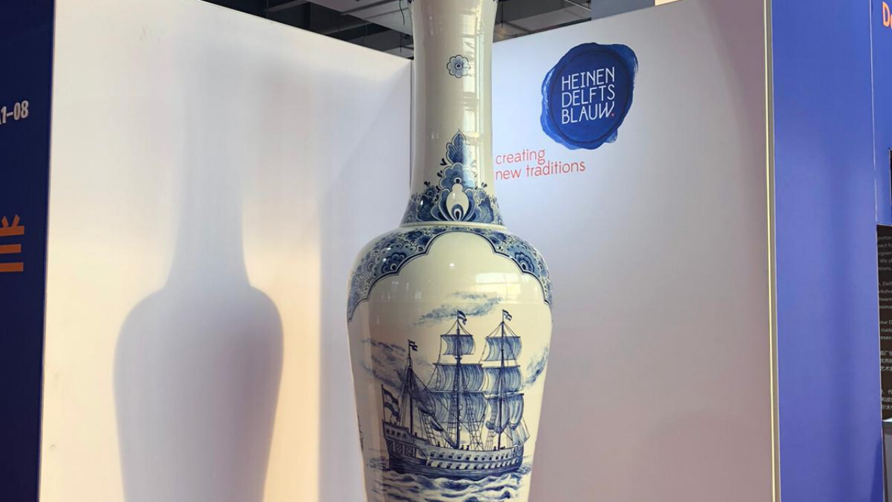Largest Delft blue vases of The Netherlands!