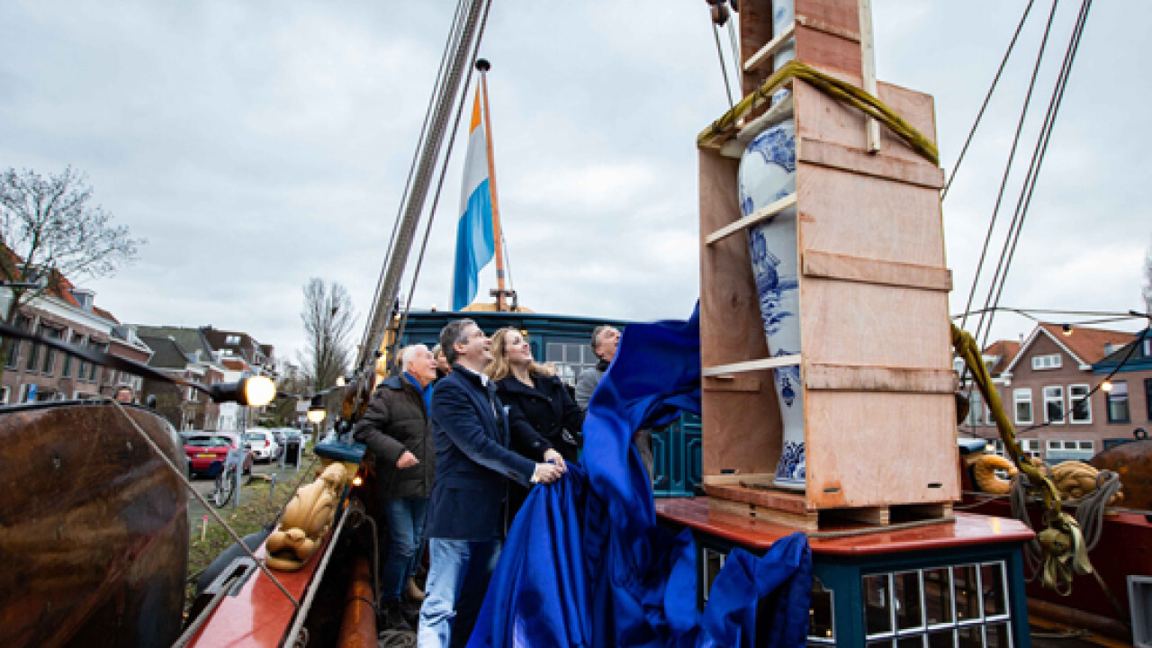 De onthulling: de grootste Delfts blauwe vazen ter wereld!