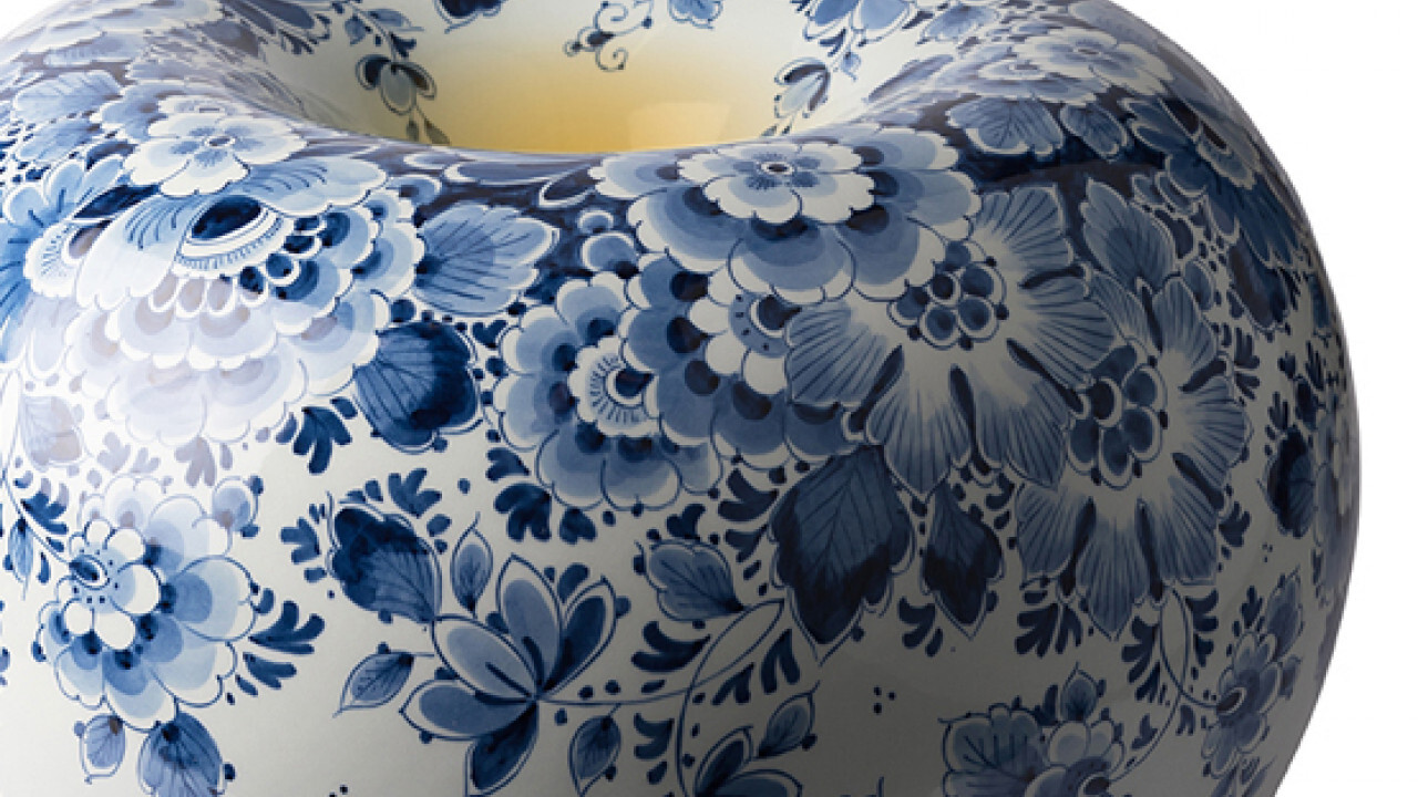 Blu Halo lamp op Galerie Sille zomerexpositie